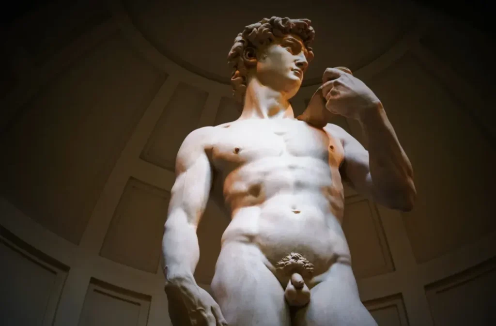 Alberga una de las esculturas más famosas del mundo, una de las mejores curiosidades de Florencia