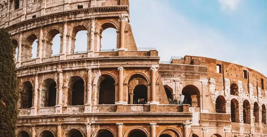 El Coliseo de Roma es el mayor anfiteatro del mundo
