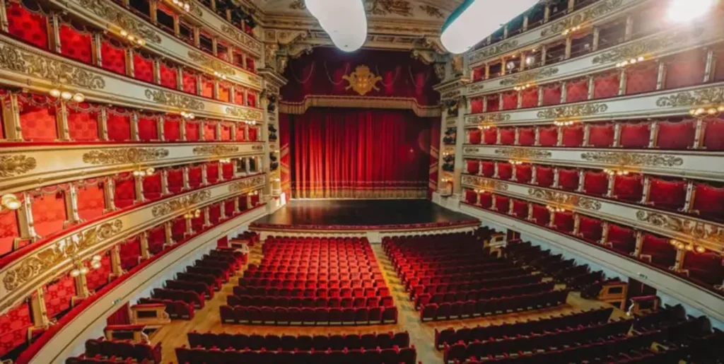 En el Teatro de La Scala, las obras deben acabar antes de medianoche, una de las mejores curiosidades de Milán