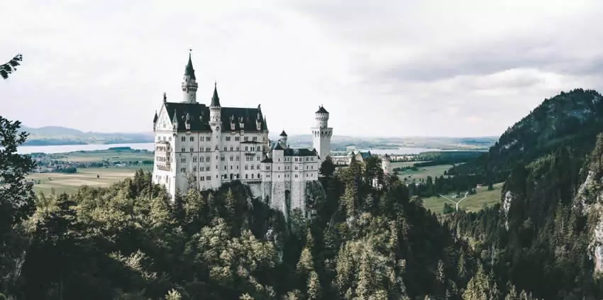 Está repleto de castillos