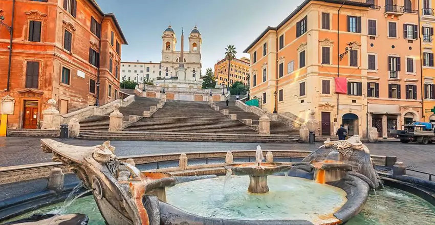 Las escaleras de la plaza de España no tienen nada de españolas