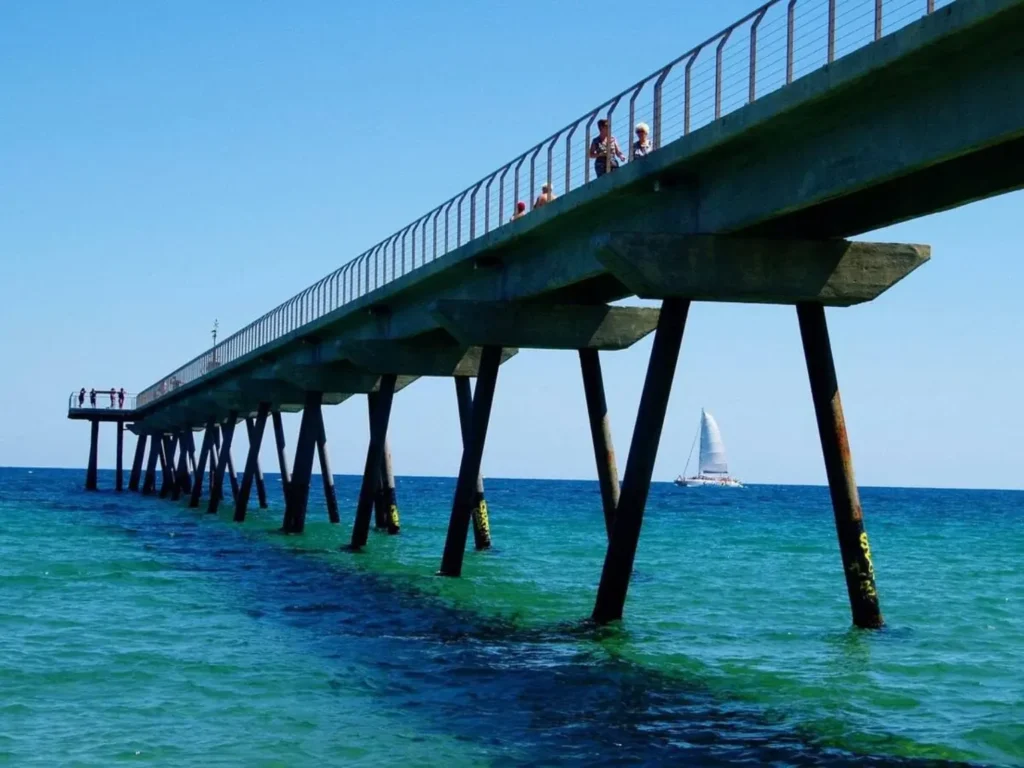 Lugares que ver en Badalona imprescindibles: El Pont del Petroli