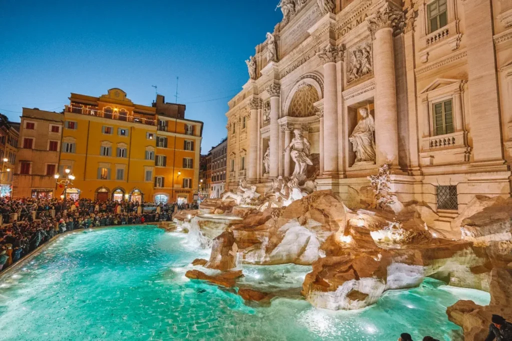 Las monedas tienen un propósito caritativo, una de las curiosidades de la Fontana di Trevi más interesante