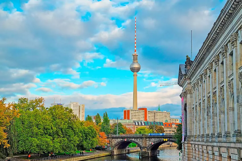 La torre de telecomunicaciones