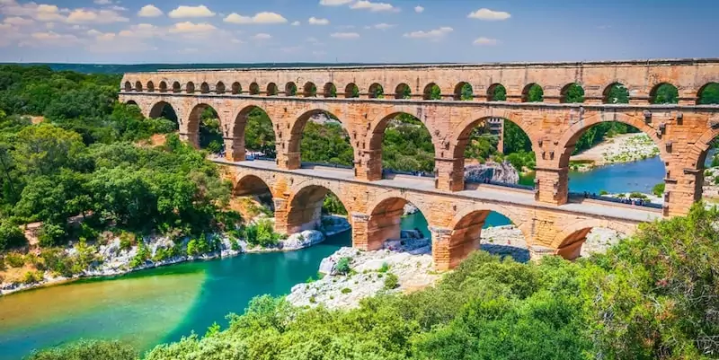 El Imperio romano realizó grandes obras de ingeniería como los acueductos.