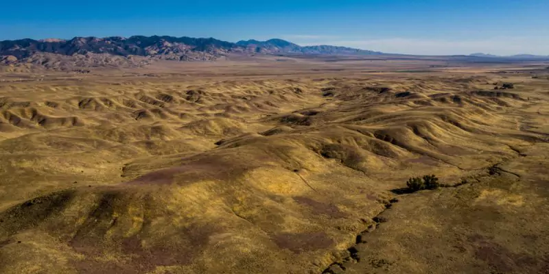 La falla de San Andrés se formó por el movimiento lateral entre las placas de Juan de Fuca y la norteamericana.