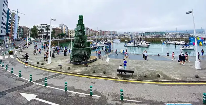 El puerto deportivo de Gijón