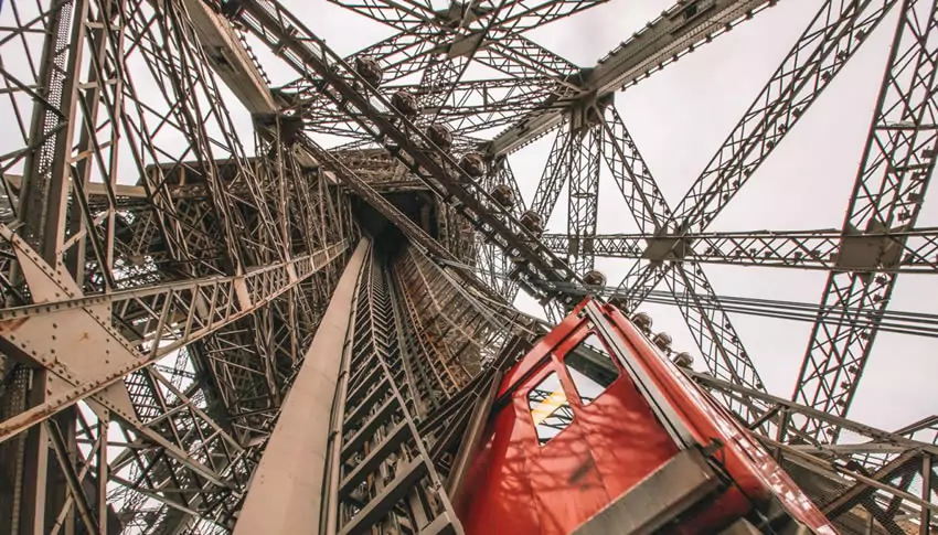 La Torre Eiffel tiene exactamente 1.665 escalones
