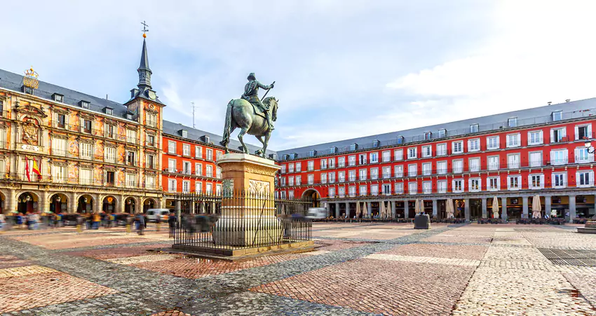 Plaza Mayor, uno de los lugares que visitar en Madrid