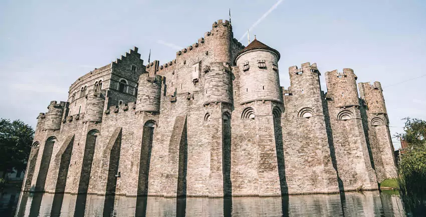 Tiene más castillos por kilómetro que cualquier otro país del mundo, una de las curiosidades de Bélgica más sorprendentes