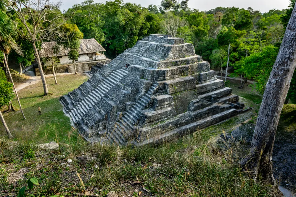 Yacimiento arqueológico de Yaxhá