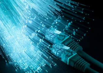 ¿Qué es la fibra óptica? Usos, ventajas y desventajas