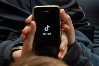 Cómo pueden los padres controlar lo que ven sus hijos en TikTok