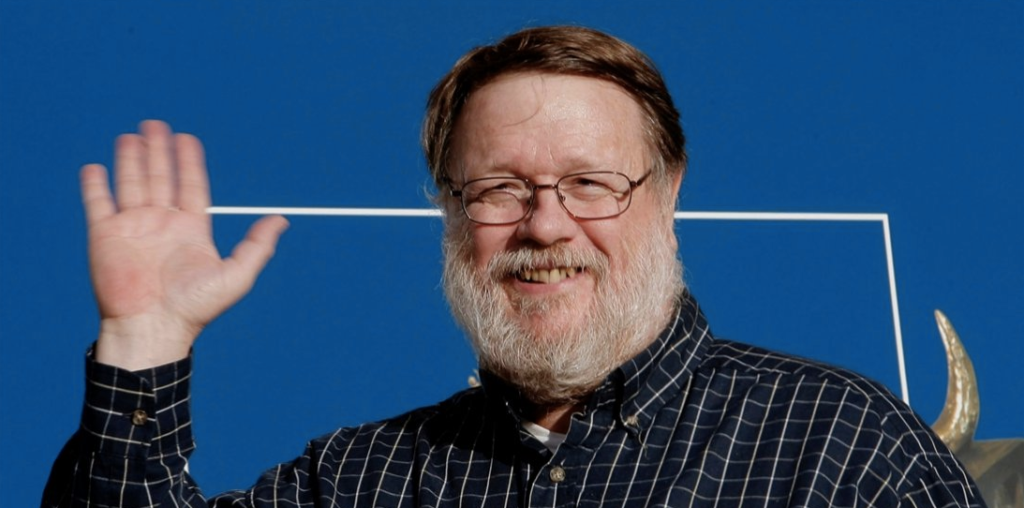 Ray Tomlinson implementó el primer sistema de correo electrónico.