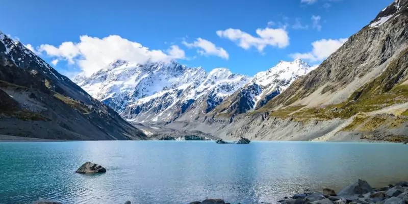 En Nueva Zelanda existen glaciares porque la temperatura es más baja.
