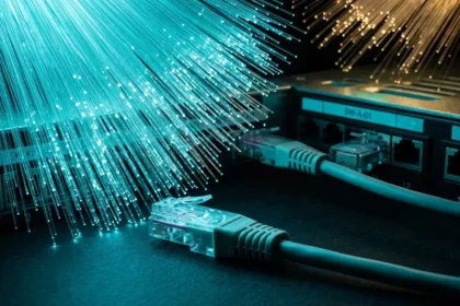 ¿Qué es la fibra óptica? Usos, ventajas y desventajas