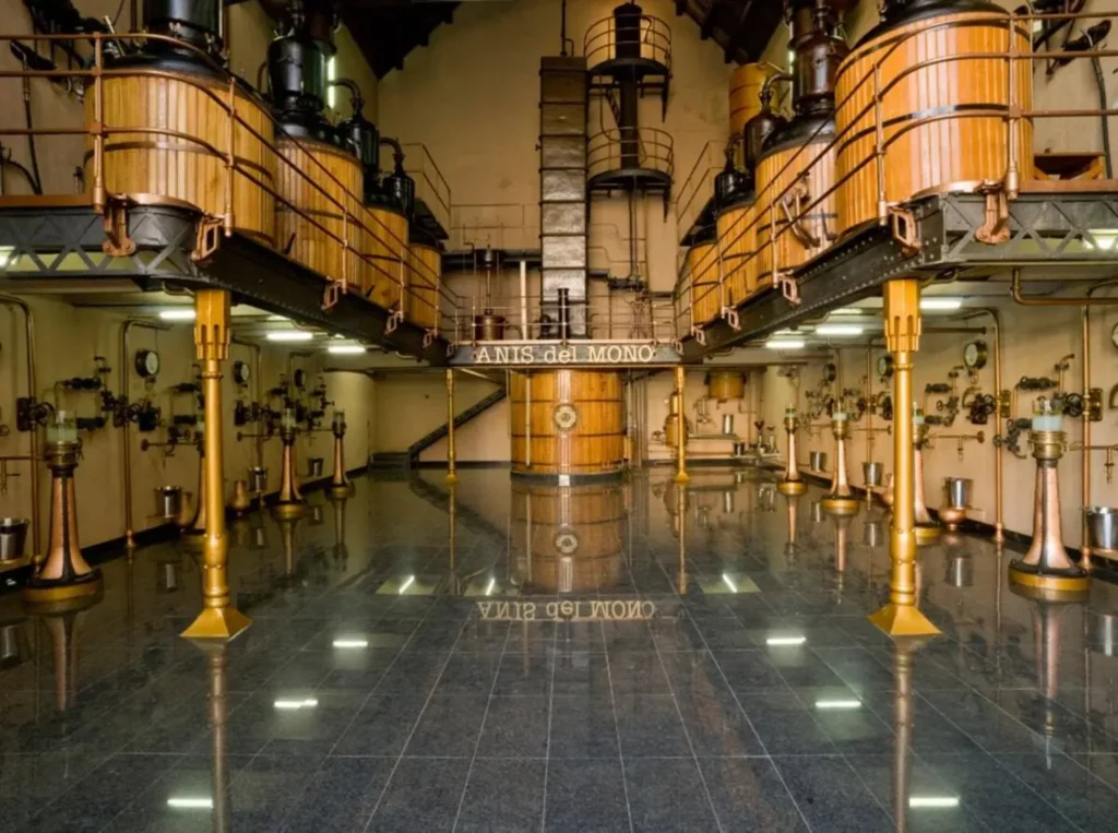 Qué ver en Badalona: Fábrica de Anis del Mono