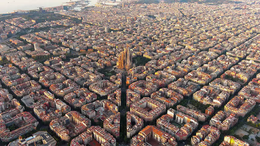 La segunda ciudad más poblada de España es Barcelona