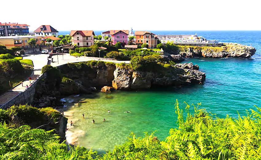 Llanes: Historia y playas idílicas