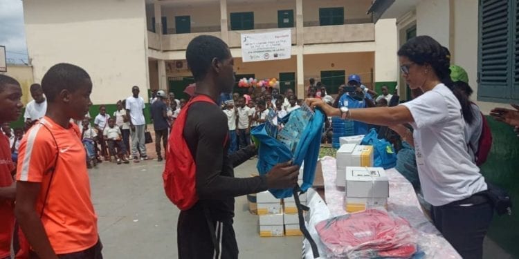 Bioko Sport dona material escolar a niños de 7 centros educativos de Malabo