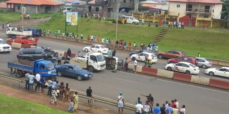 El fin de semana comienza con un accidente de circulación en la Autovía de Malabo II.