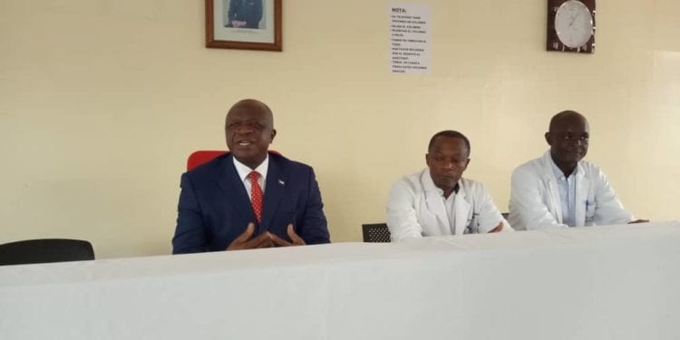 Salomón Nguema Owono pide colaboración a los médicos del hospital general y Loeri Comba