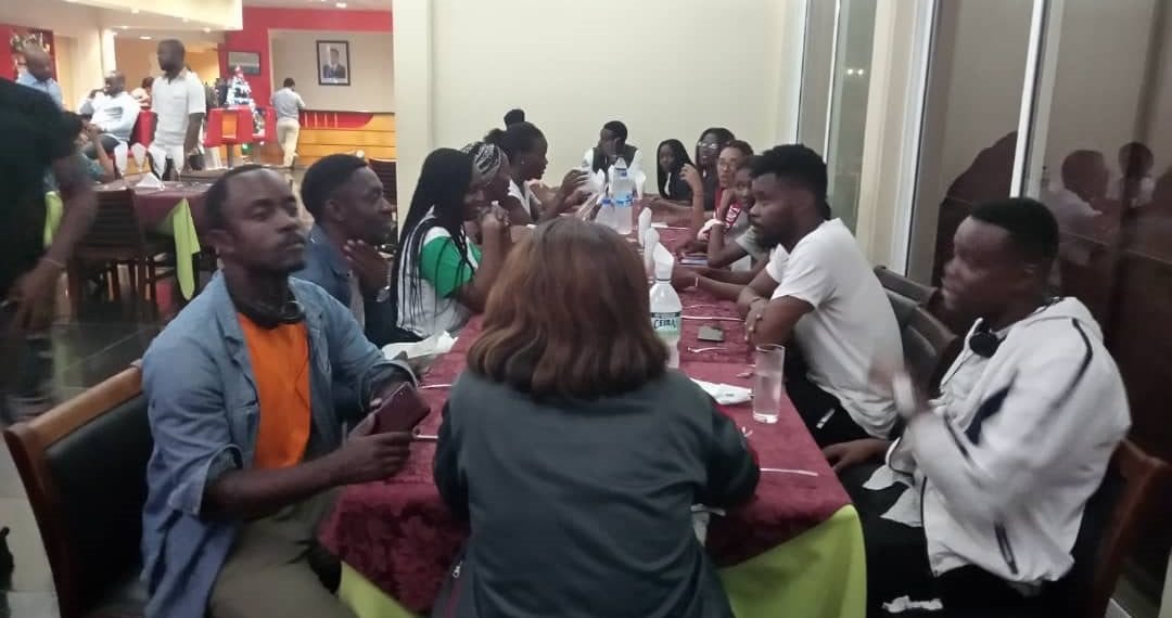 Regresan los 18 estudiantes que completaban sus estudios en Cuba