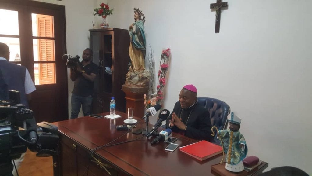 El arzobispo de la archidiócesis de Malabo Juan Nsue Edjang, descarta la hipótesis de que el incendio de la Catedral fuera provocado por una obra humana