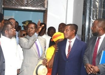 Obiang Nguema Mbasogo visita La catedral de Malabo tras el incendio