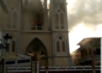 Incendio en la catedral de Malabo por causas aun desconocidas