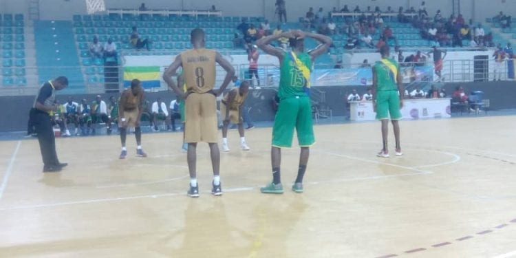 El partido corresponde a la vuelta de la fase preliminar del torneo Afro Basket que se disputa en Guinea Ecuatorial. Y el primer equipo caído en