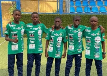 Los niños de la Fundación Real Betis Balompié de Guinea Ecuatorial reanudan los entrenamientos.