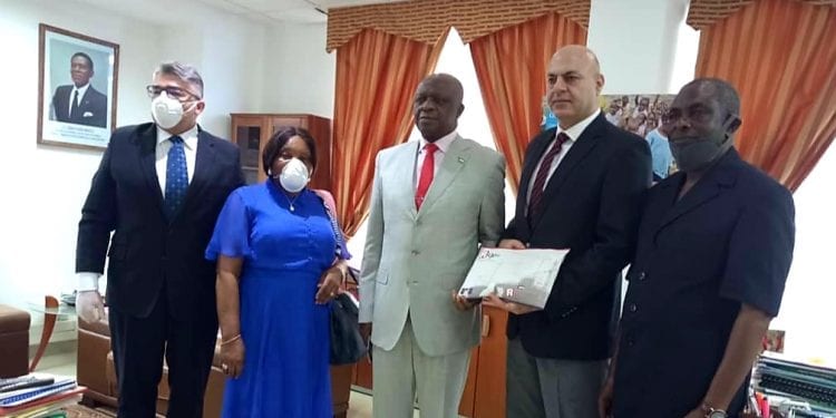 COVID-19: Las empresas EGTC, RIGE y los funcionarios de la embajada de Sao Tomé, contribuyen para la lucha contra el coronavirus en Guinea Ecuatorial.