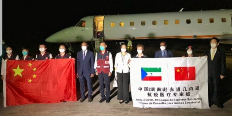 Un equipo de expertos anti-epidemia chinos llega a Guinea Ecuatorial.