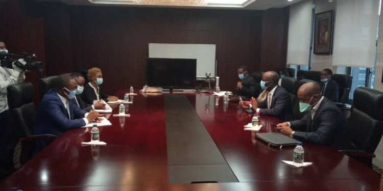 El ministro de Hacienda Economía y Planificación se reúne con las Entidades de Microcrédito y Finanzas Inclusivas en Guinea Ecuatorial.
