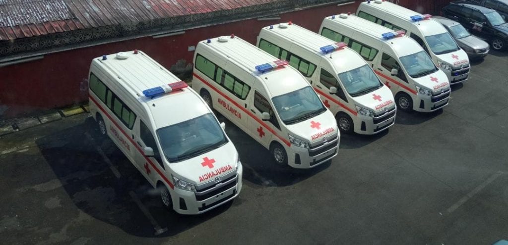 El gobierno adquiere cinco nuevas ambulancias para reforzar la logística sanitaria