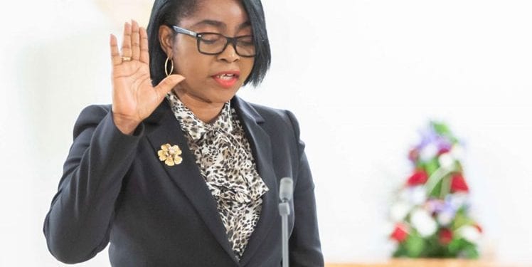 Gabón nombra a la primera mujer primera ministra