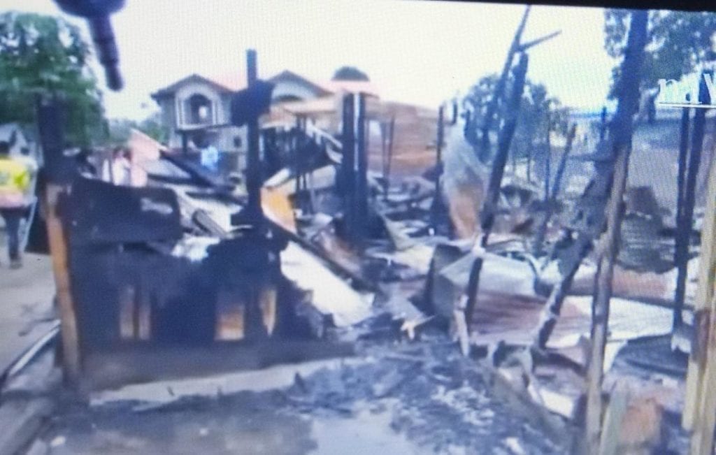 Un incendio ha devastado mas de 30 viviendas en el barrio paraiso en Malabo
