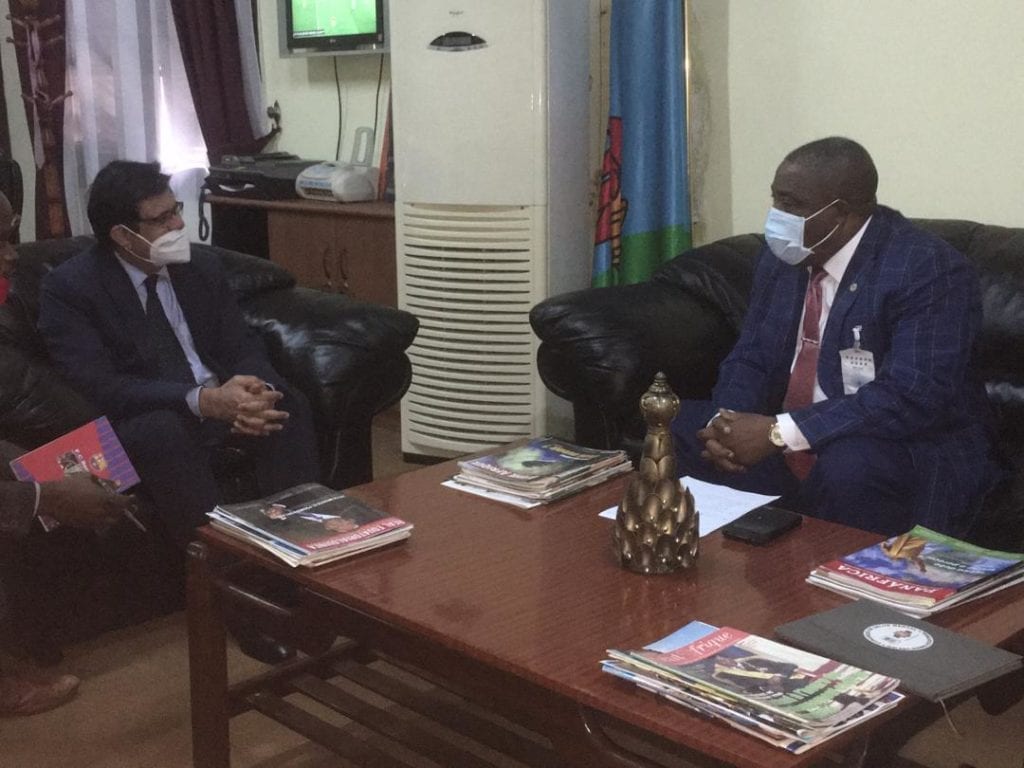 El embajador de la India visita al Gobernador de Bioko Norte