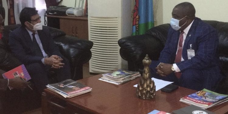El embajador de la India visita al Gobernador de Bioko Norte