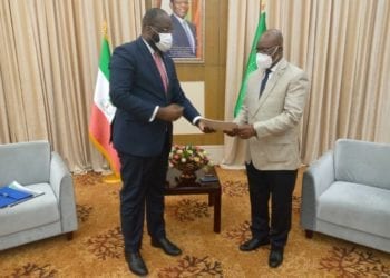 El ministro de Exteriores de Angola felicita a Simeón Oyono Esono por su reconducción como Jefe de la Diplomacia de G.E