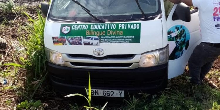 Última hora: un autobús del colegio bilingüe Divina se accidenta con más de 20 niños