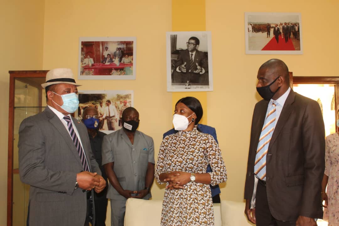 La fundación Amílcar Cabral regala al CCEG una exposición sobre la trayectoria política del Presidente Obiang