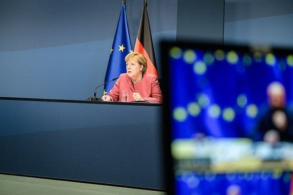 Covid-19: Angela Merkel; “Pagar un precio diario de 590 muertos no