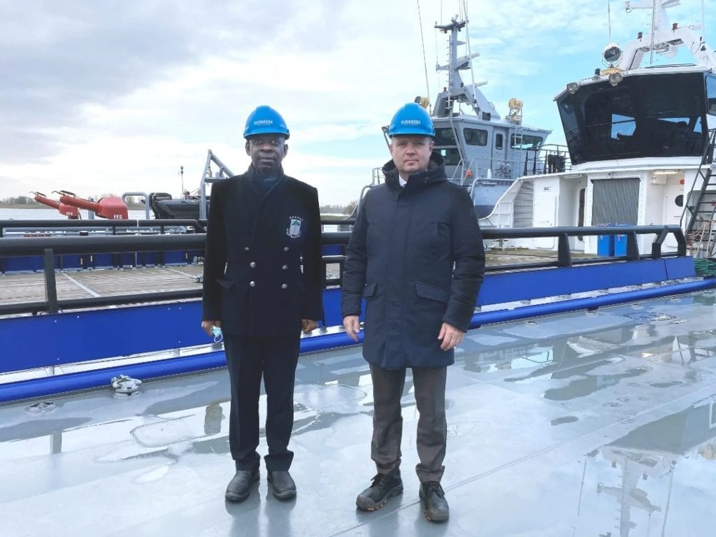 El embajador de G.E en Bruselas, visita uno de los astilleros de la importante empresa naval holandesa Damen.