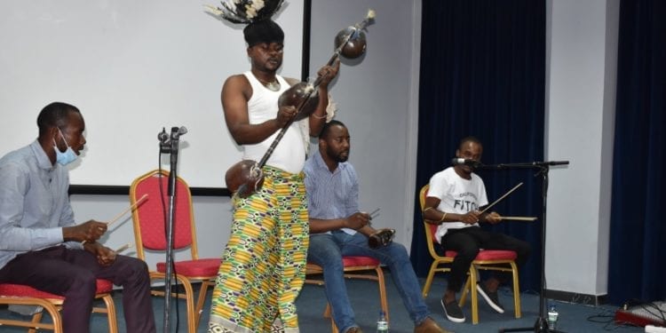 El CCEG organiza un aperitivo del Nvet Oyeng con el trovador “Plwakoro” a la escena