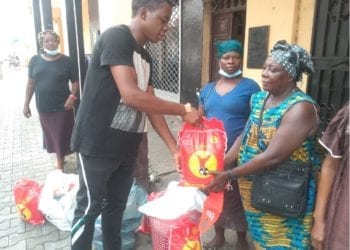 El Banco de Alimentos de Malabo reparte víveres a 27 familias del pueblo de Rebola