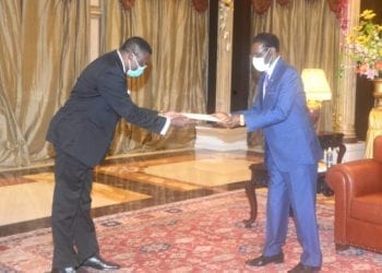 Enviado Especial del Presidente Paul Biya entrega un mensaje de texto a su Homólogo Obiang Nguema Mbasogo