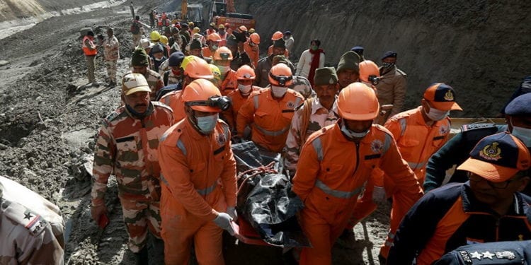 Ascienden a 58 los muertos a causa del desprendimiento de un glaciar en el norte de India