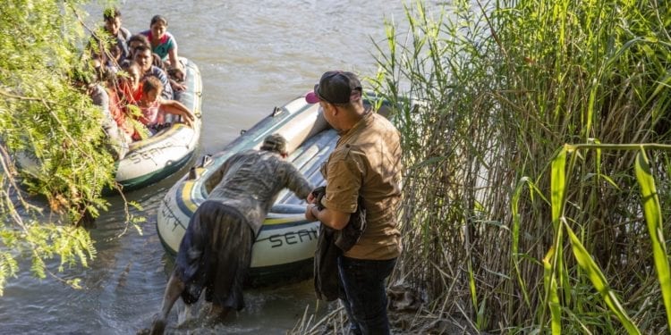 Una migrante venezolana fallece ahogada al intentar cruzar el Río Grande para llegar a EEUU